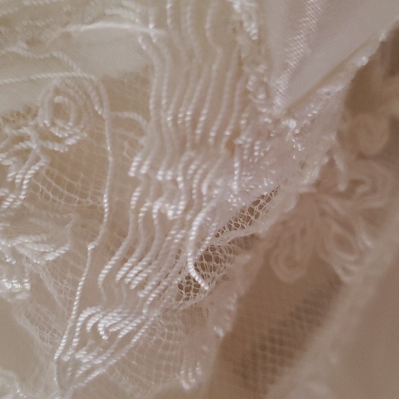 Intimate Concepts Off White satin nightie - Picture 9 of 9